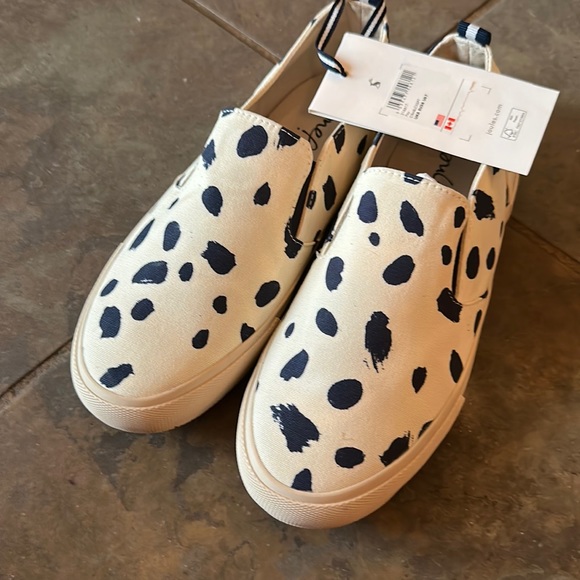 Joules Shoes - Brand new w/ Tag black/ white sneakers  size 7 run a little big